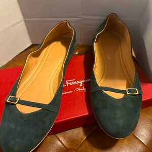 Audrey Hunter Green - size 8 1cm.